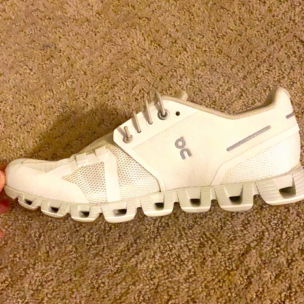 Women’s on cloud running shoes